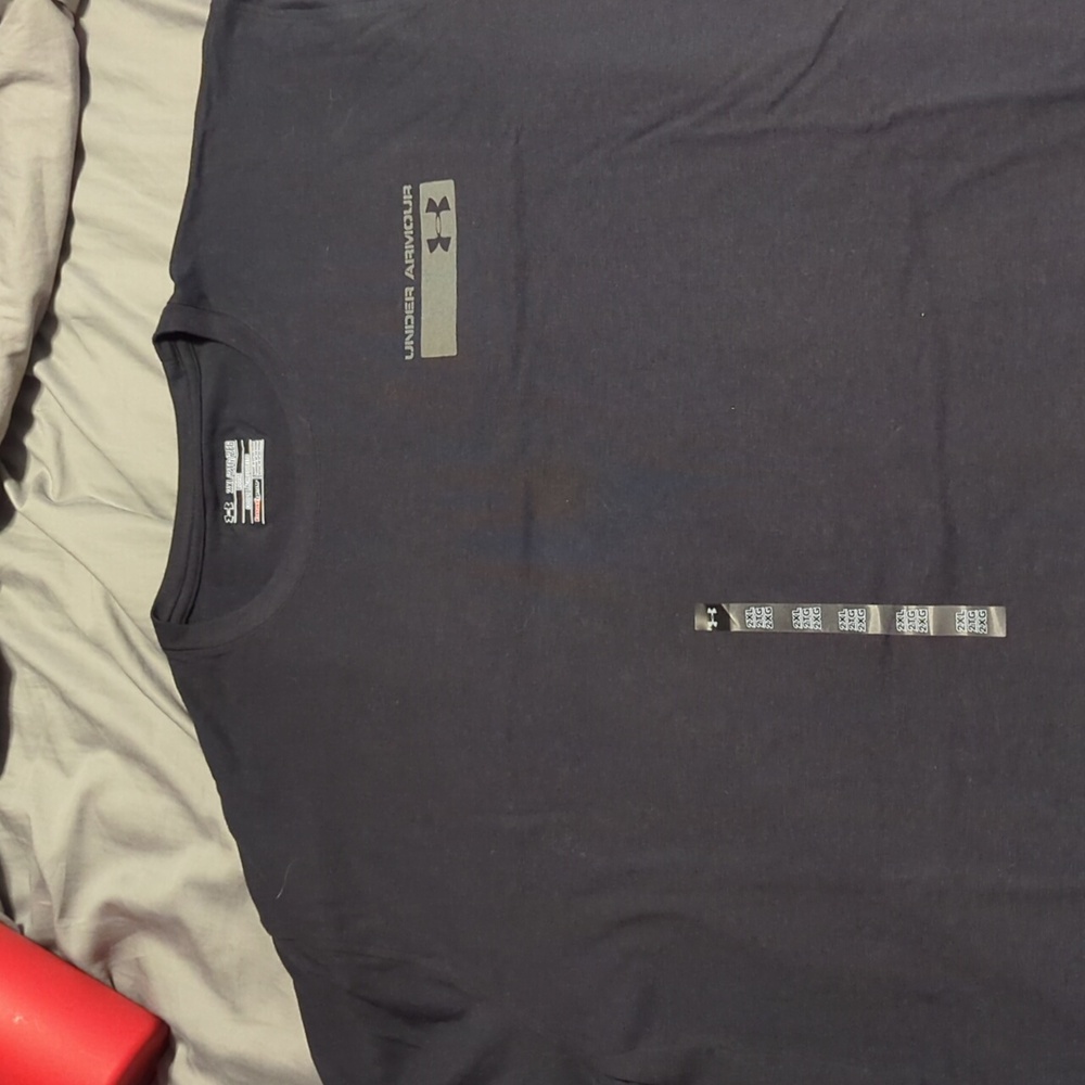 NWT Under Armour Black T-shirt